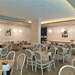 Grenada 호텔 4*